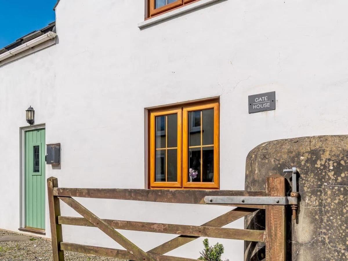 The Gatehouse At Y Gwesty Bach Villa Jordanston Buitenkant foto